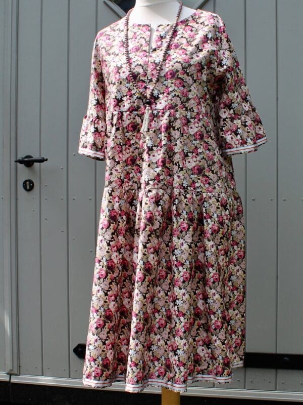 Bohokleid-lang-Rosenklein-3