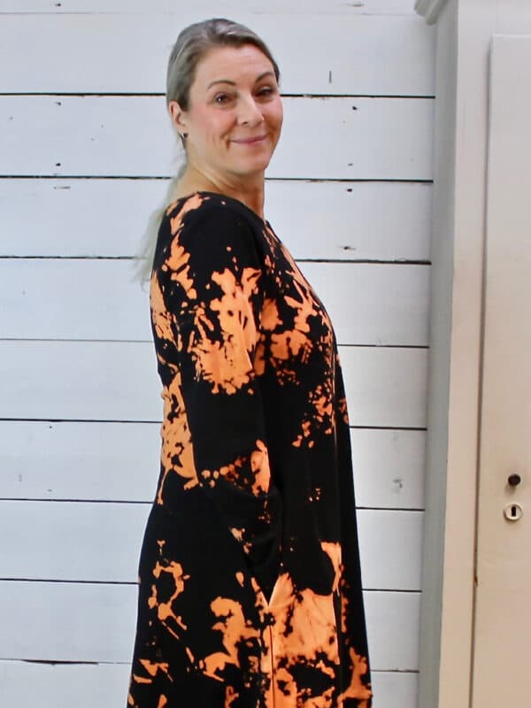 Kleid-Greta-black-batik-3