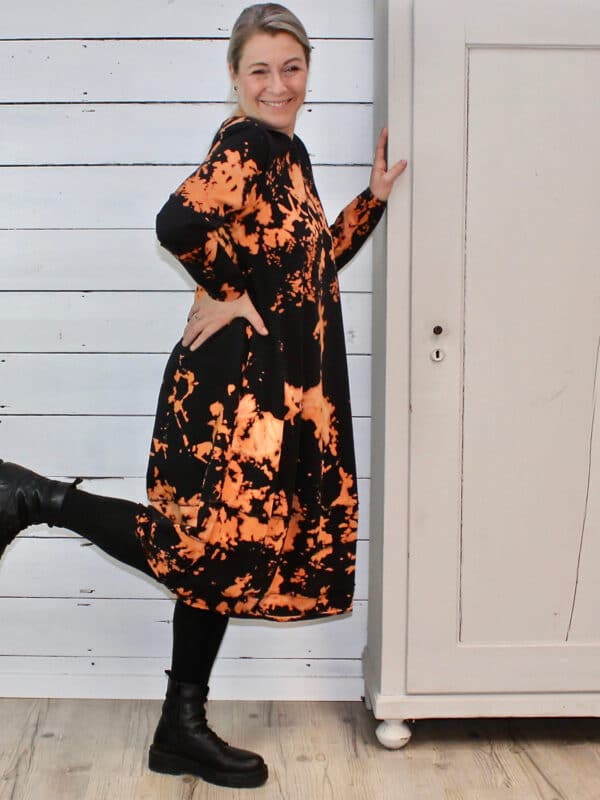 Kleid-Greta-black-batik-5